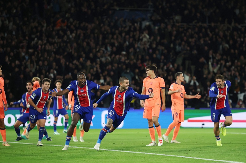 باريس سان جيرمان يواصل تفوقه على برشلونة ويهزمه برباعية في دوري أبطال أوروبا