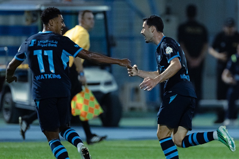 الهلال يسترد صدارة الدوري السعودي