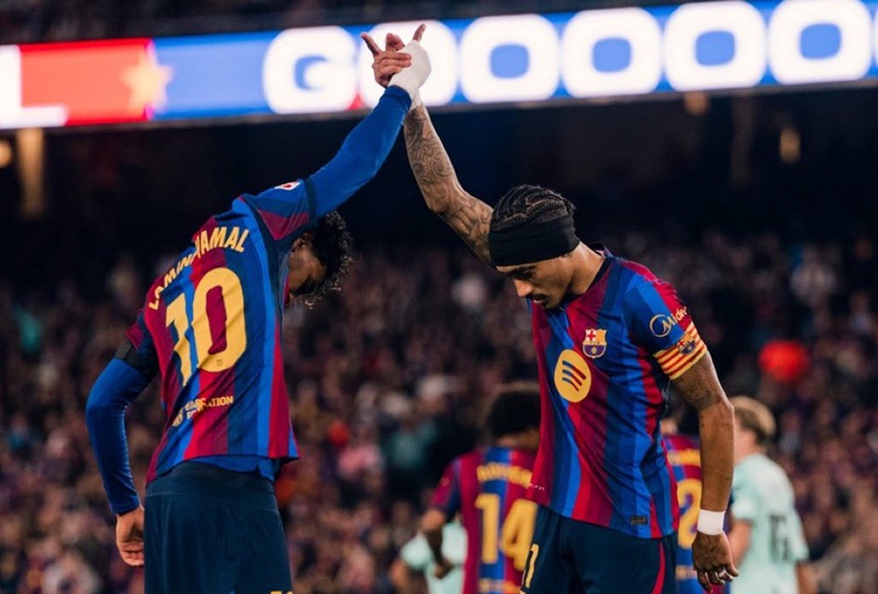 برشلونة يستعيد نغمة الفوز باكتساح ديبورتيفو ألافيس في الدوري الإسباني