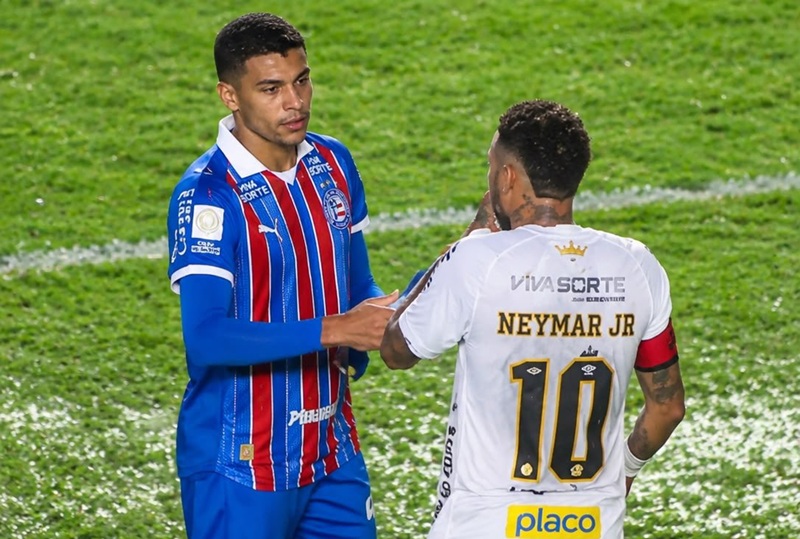 إيقاف نيمار لمباراتين بسبب تغطية فمه خلال مباراة في الدوري البرازيلي