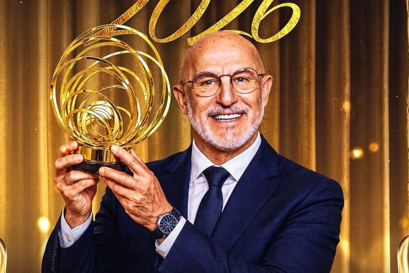 دي لا فوينتي أفضل مدرب عالميا