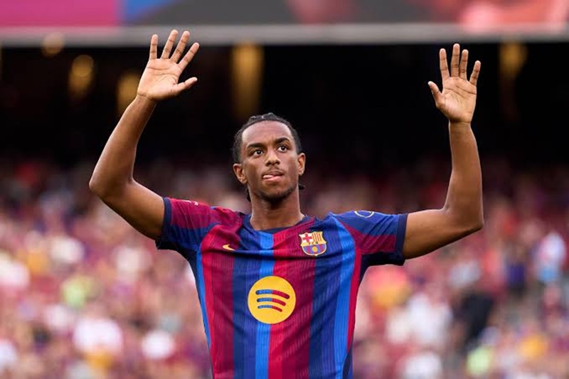 بالدي يتمسك بالبقاء مع برشلونة