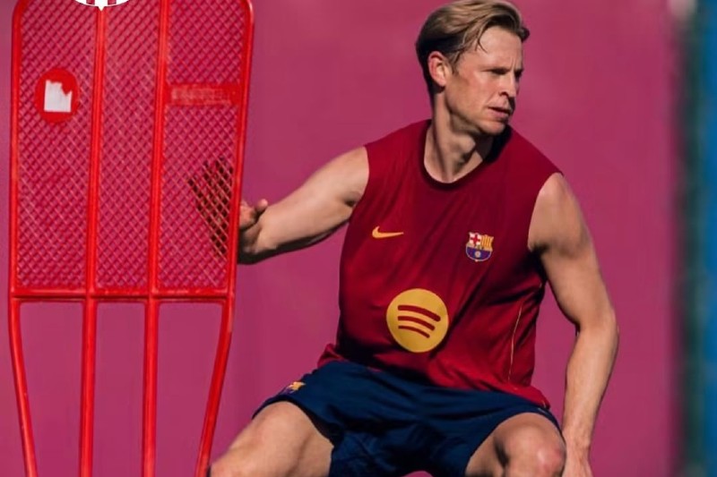 دي يونغ يقترب من العودة لبرشلونة