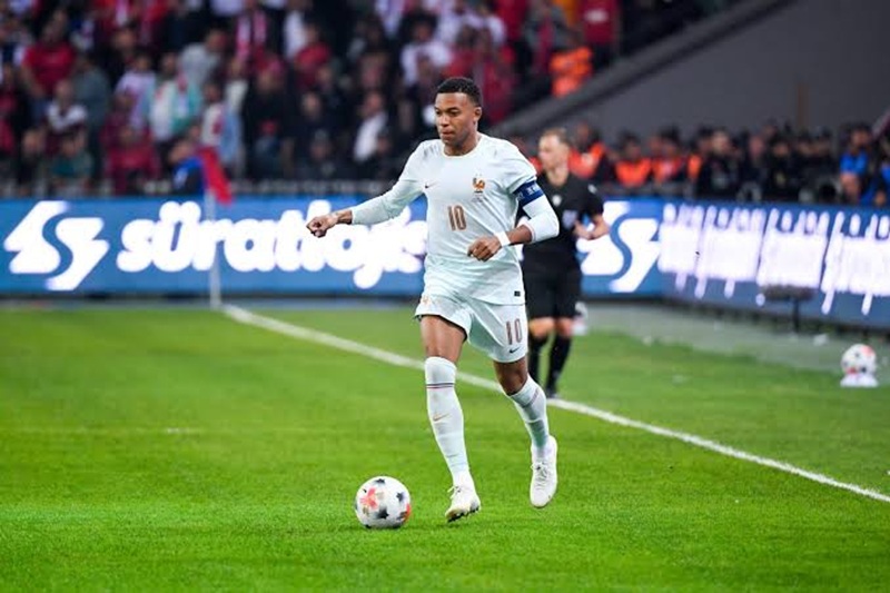 مبابي يتهكم على أنباء غضبه من ريال مدريد وزين الدين زيدان