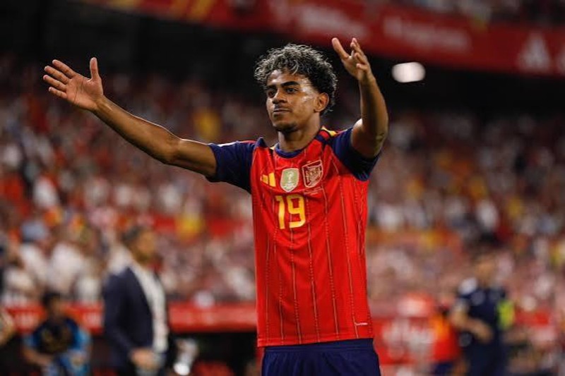 يامال يواصل التوهج مع منتخب إسبانيا وينال إشادة دي لافوينتي