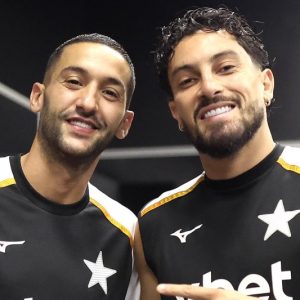تيليس يشيد بإمكانيات حكيم زياش: خطير كلما كانت الكرة بين قدميه